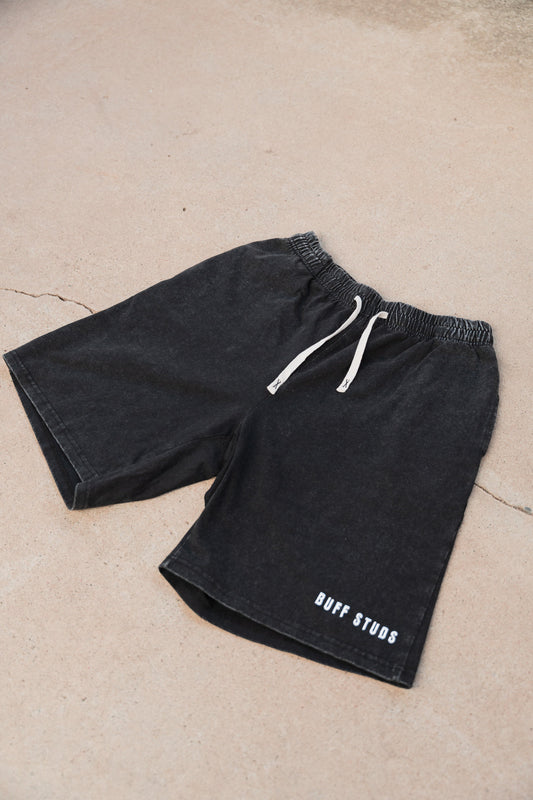 ESSENTIALS STONE-WASHED SHORTS Buff Studs