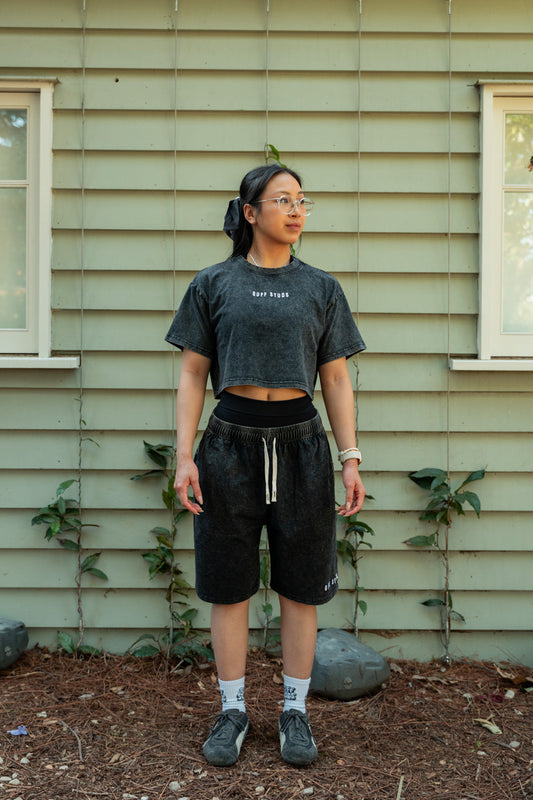 ESSENTIALS OVERSIZED CROP TEE Buff Studs